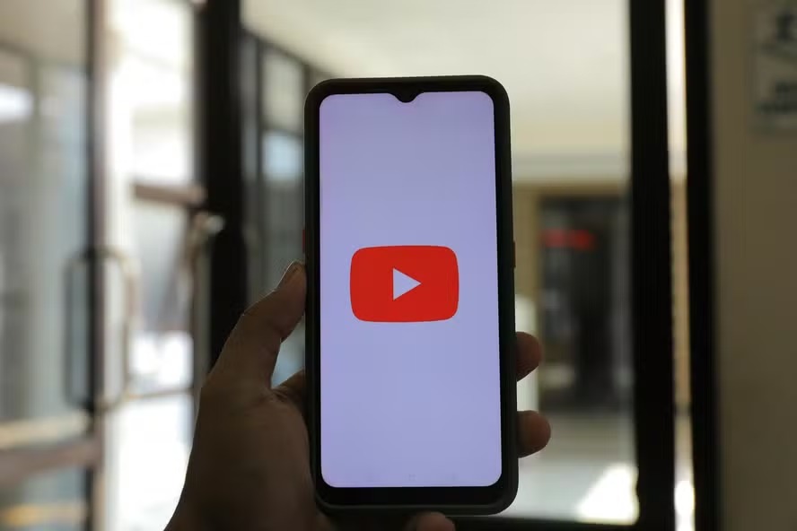 YouTube restabelece serviços após interrupção global na plataforma
