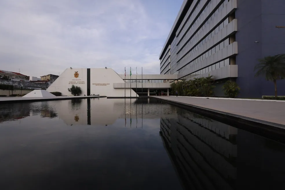 Após questionamento, Assembleia Legislativa propõe nova lei para corrigir regra do salário dos deputados no AM