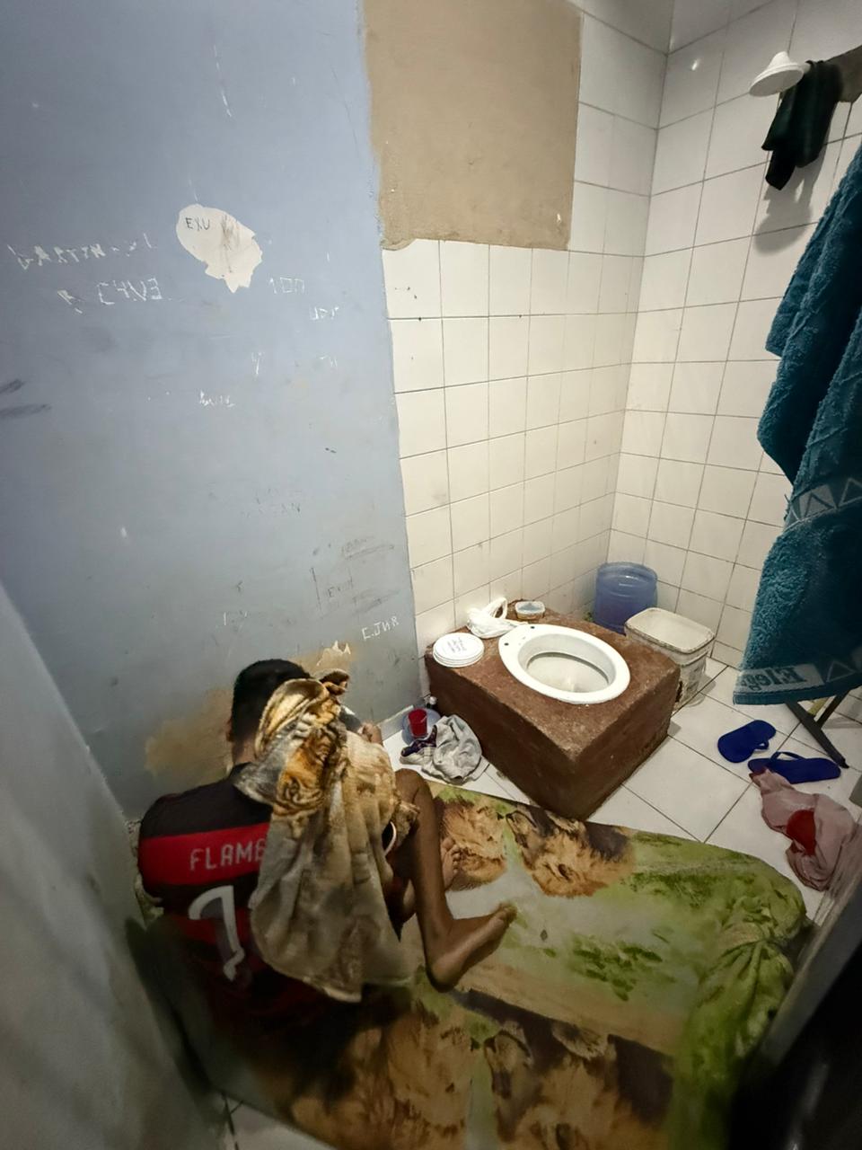 Ministério Público solicita tutela de urgência para reduzir superlotação em delegacia de Novo Aripuanã