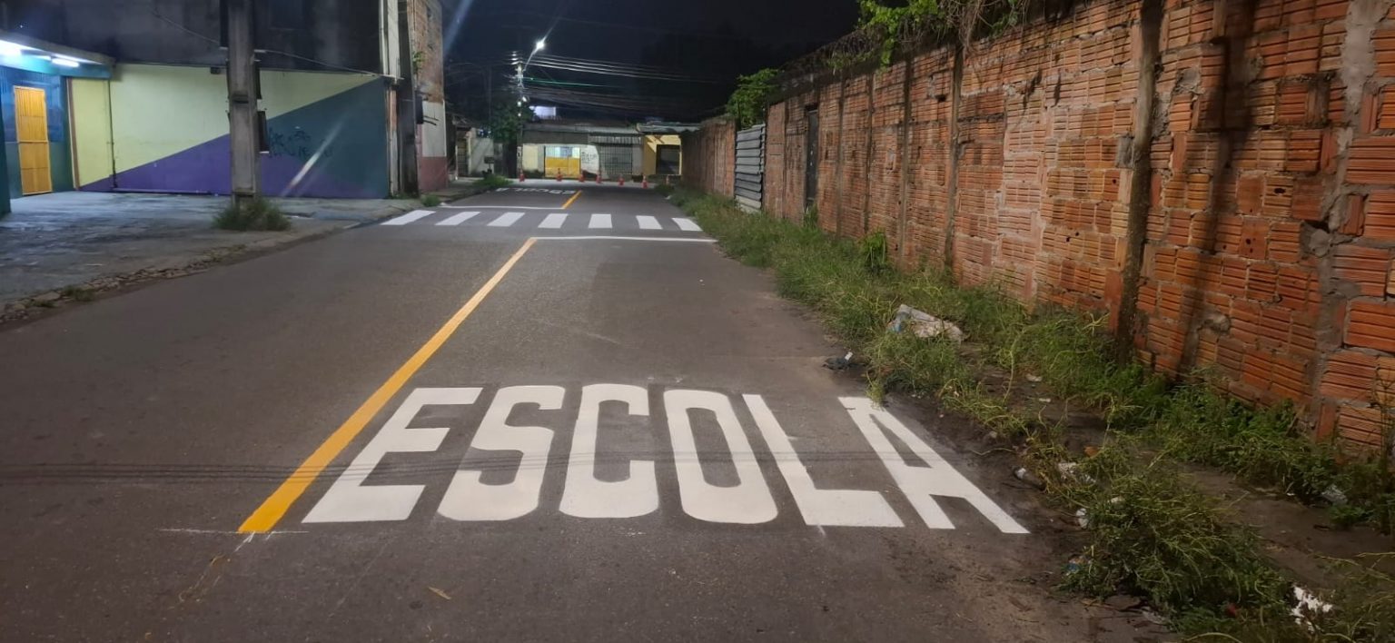 Prefeitura de Manaus reforça sinalização viária para organizar o trânsito e proteger pedestres e motoristas