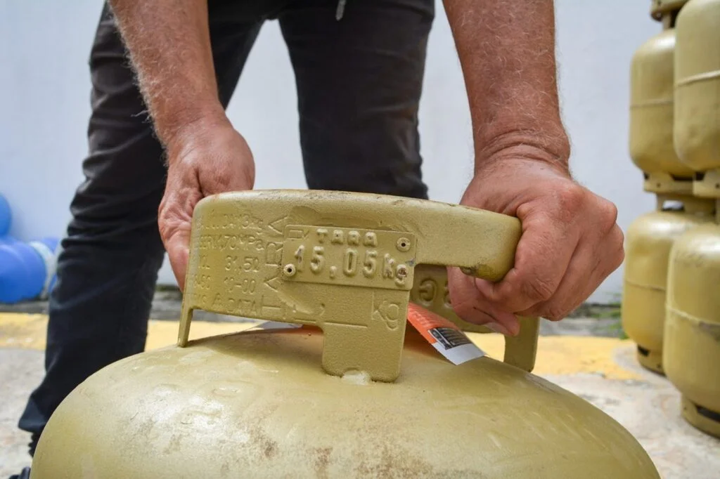 Procon Manaus: onde comprar gás de cozinha mais barato na capital; variação de até R$ 27