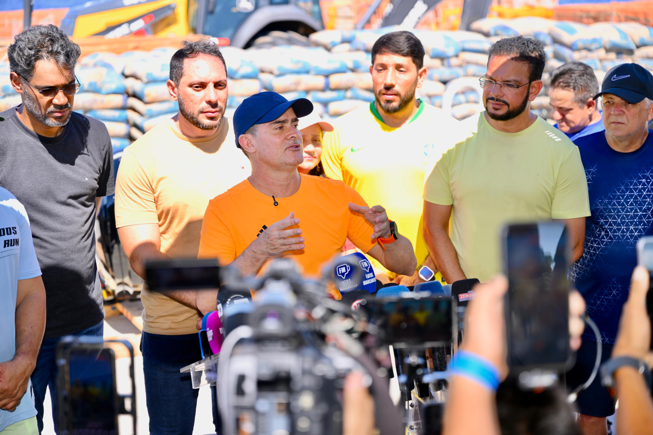 David Almeida anuncia fim das escolas de madeira na zona Rural de Manaus e entrega equipamentos