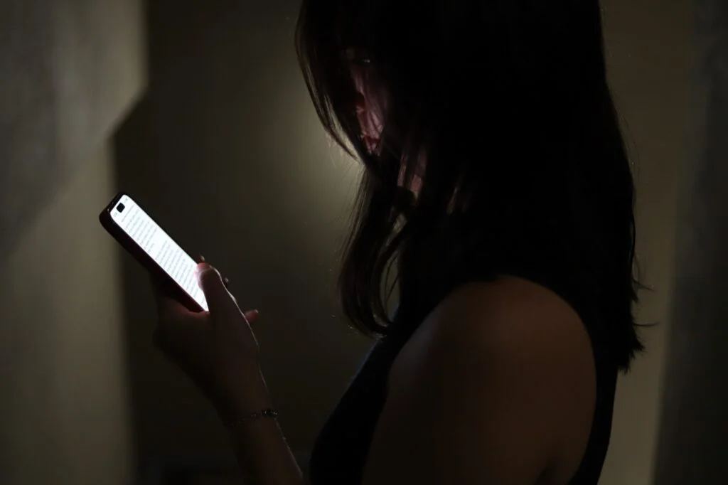 DPE-AM orienta mulheres sobre identificar e denunciar violências praticadas virtualmente