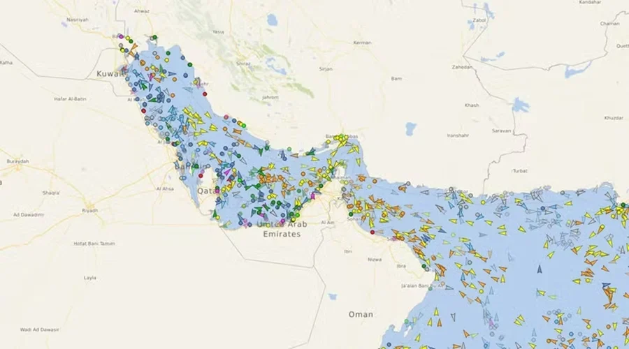 Ormuz retoma navegação de petroleiros após trégua EUA x Irã