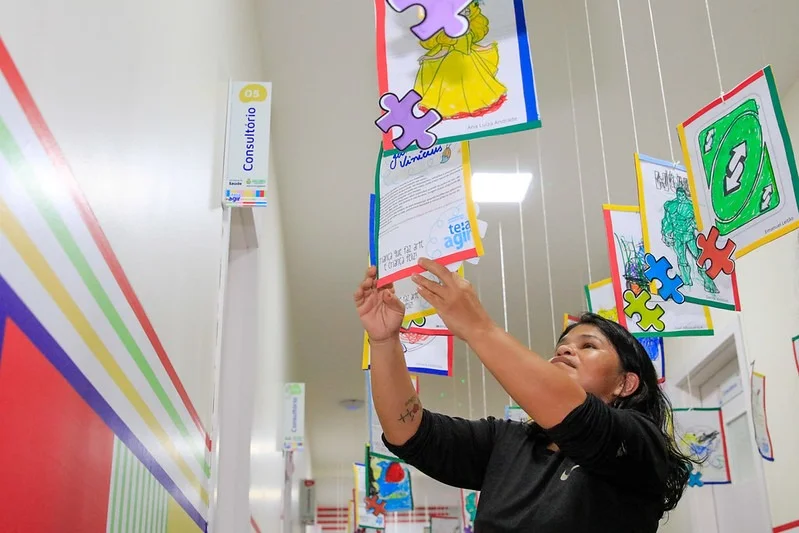 Caics TEA: exposição reúne obras de crianças autistas