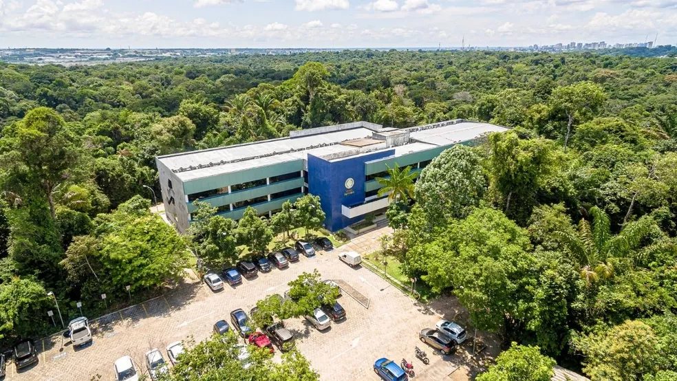 Ufam seleciona professores substitutos; salários chegam a R$ 4,4 mil