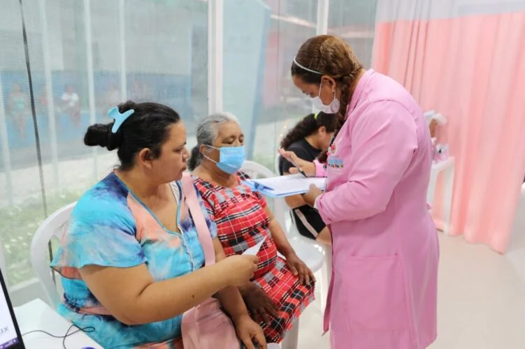 UBS móveis da Mulher da prefeitura atendem em novos locais