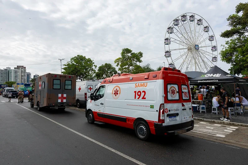 Prefeitura de Manaus e Exército fazem atendimento na Ponta Negra