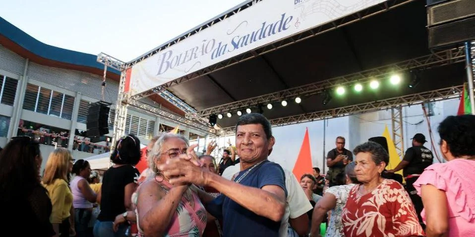 Prefeitura de Manaus promove projeto ‘Bolerão da Saudade’ no Mirante
