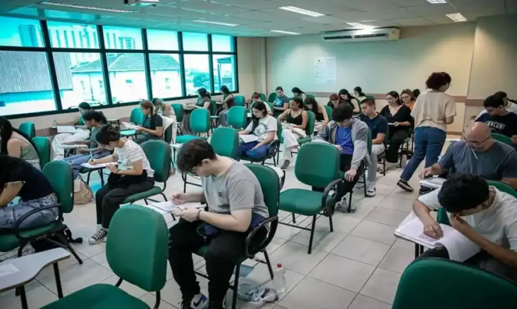 AprovENS: UEA reabre 140 vagas imediatas para o cursinho pré-vestibular