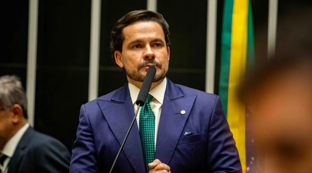 Castração: Capitão Alberto Neto apresenta urgência para condenados por pedofilia