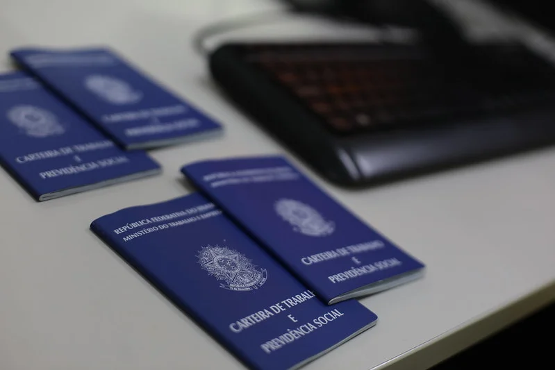 Desemprego cai e renda média do trabalhador sobe para R$ 2.770 no Amazonas