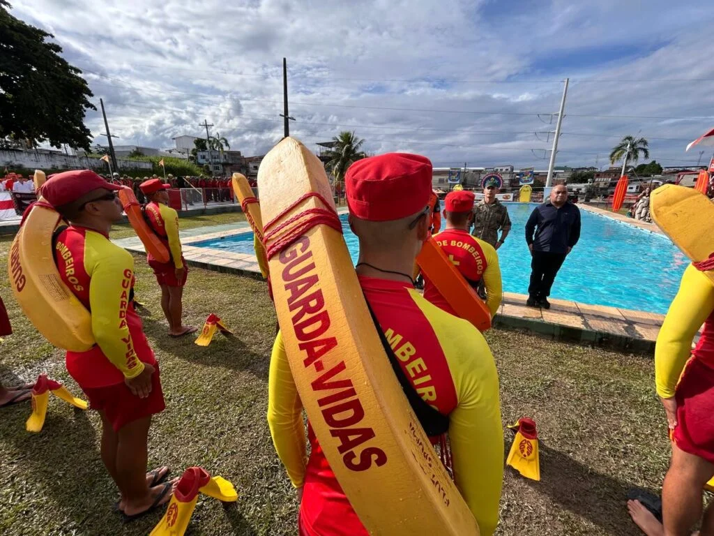 Corpo de Bombeiros forma turma do Curso de Salvamento Aquático