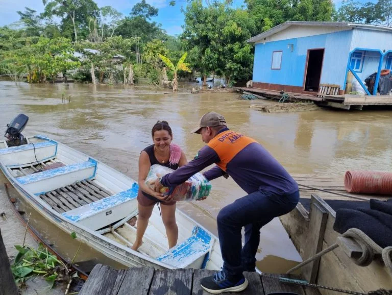 Cheia afeta 223.259 amazonenses; em Manaus, Rio Negro segue acima da cota de inundação