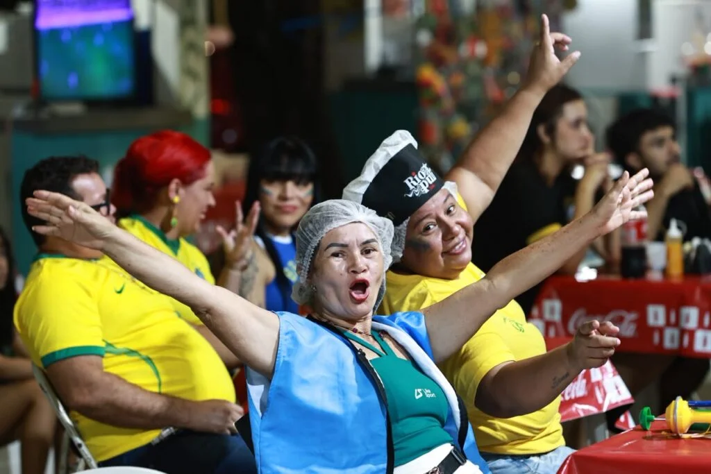 Ruas da Copa reúnem famílias manauaras em clima de festa