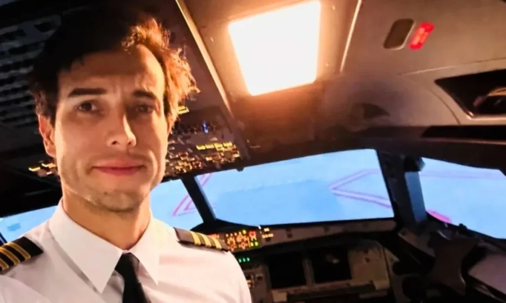 Instrutor de voo se joga de avião em pleno ar