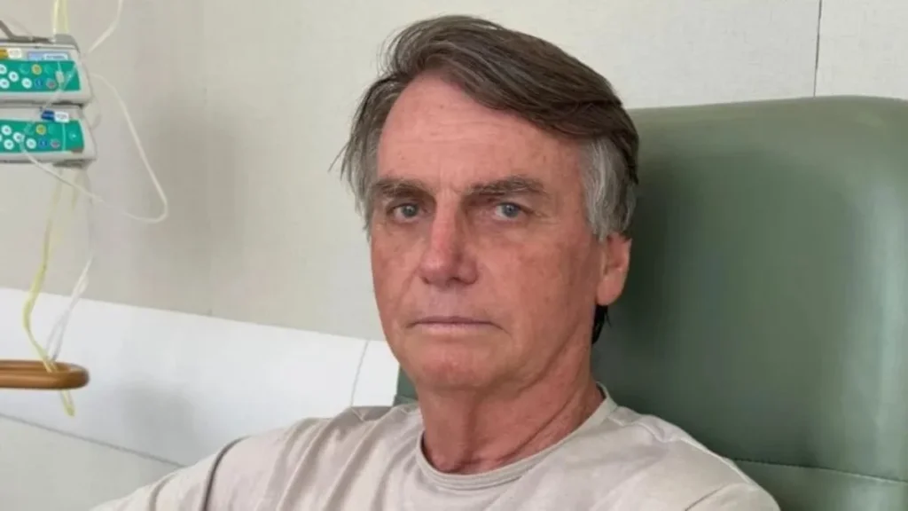 Bolsonaro tem crise de soluços e recebe medicação extra