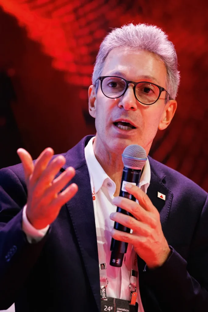Zema critica operação contra Bolsonaro e cita esposa de Moraes