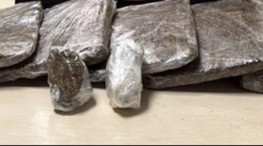 Mulher presa com 3,1kg de skunk no Aeroporto de Manaus
