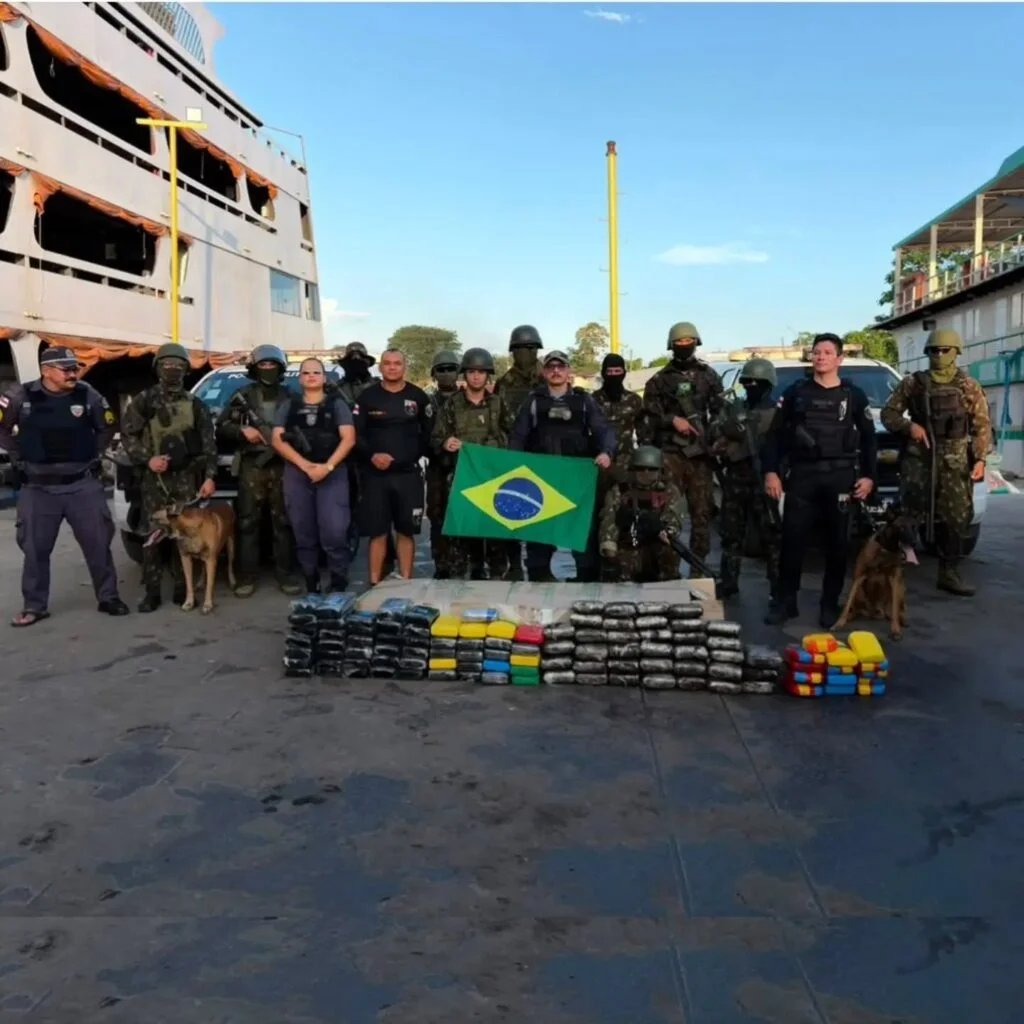 Amazonas: 115 kg de drogas apreendidos em pneus e sofá