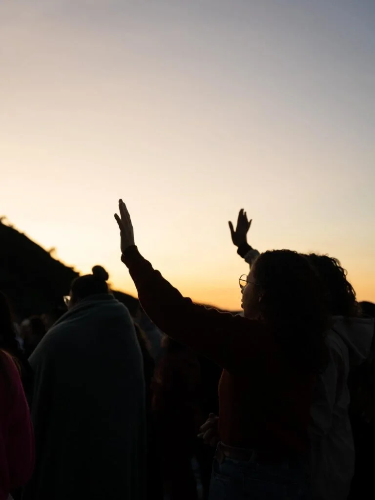 Como surgiu movimento que leva milhares de cristãos às praias na madrugada