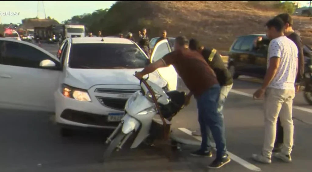 Motociclista morre em colisão com carro na Avenida das Flores