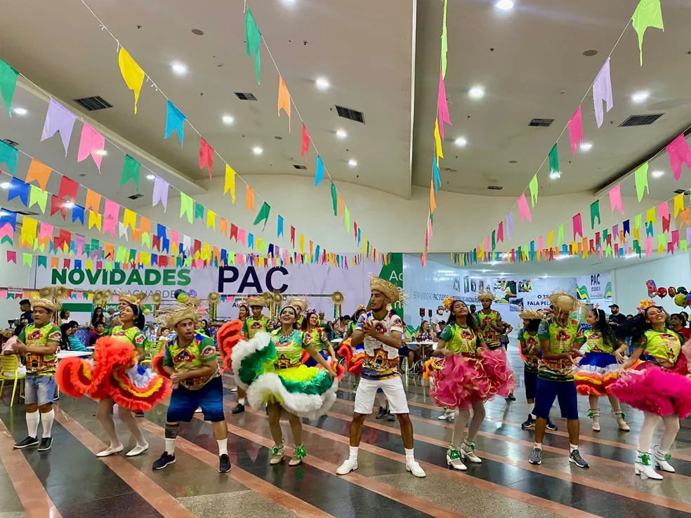 Arraial do Studio 5 reúne música e comidas em Manaus