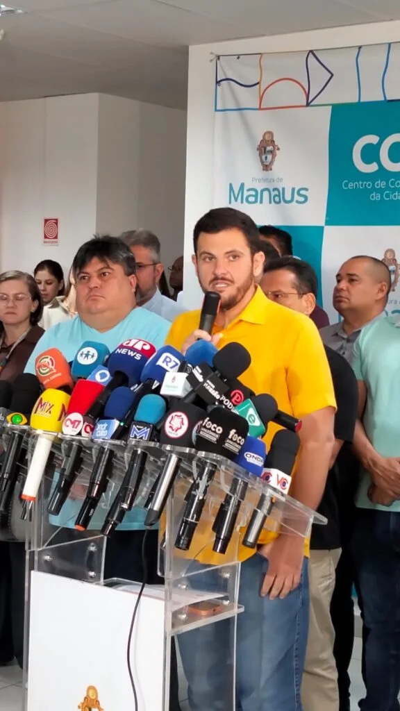Renato Júnior amplia críticas, cobra dívida do Estado e promete defender gratuidade estudantil em Manaus