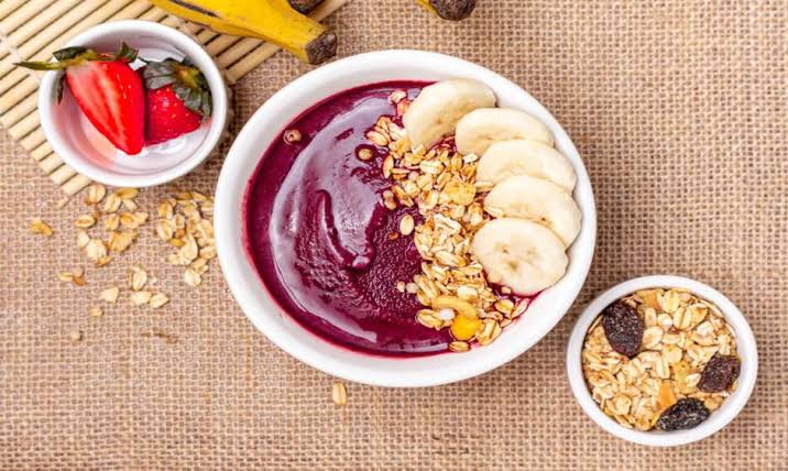 Dia do Açaí: o que é saudável na tigela e o que pode virar uma bomba calórica
