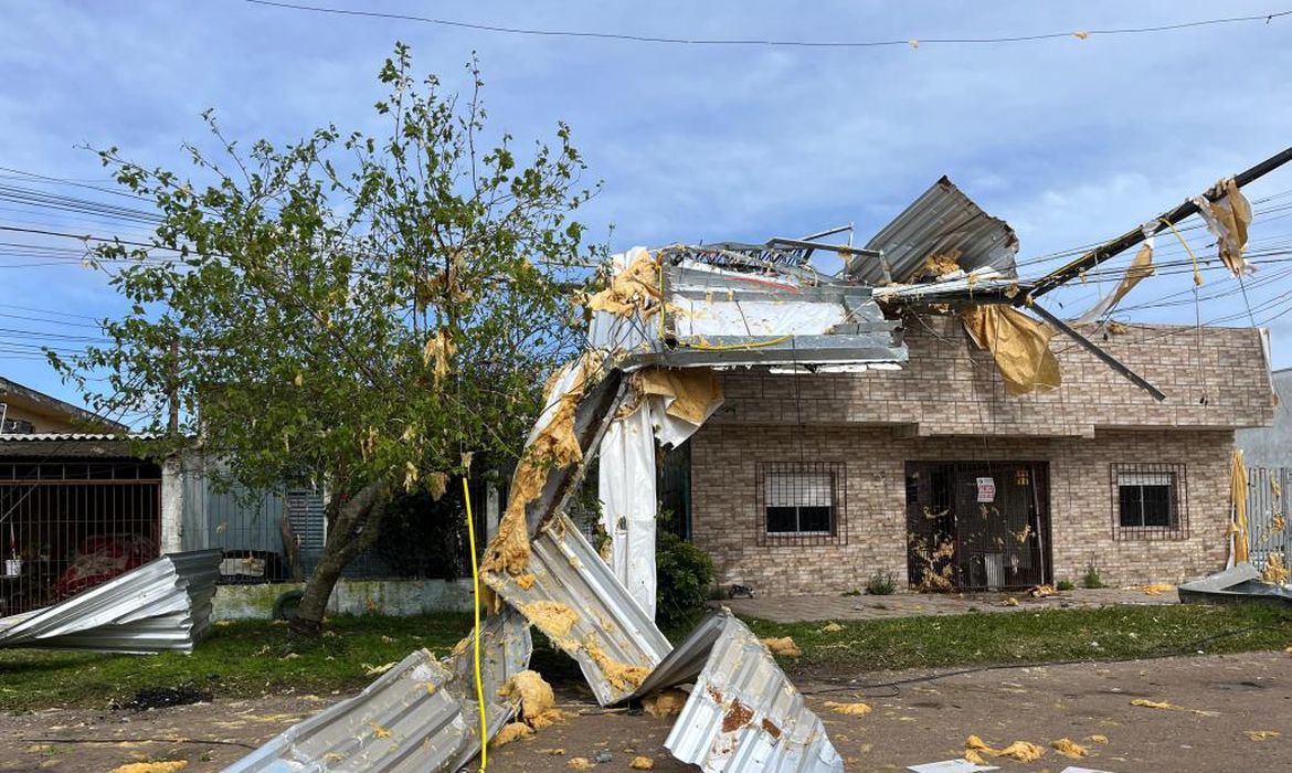Temporais no Sul: chuvas intensas, granizo e vendavais danificam 4,8 mil casas em SC e no RS