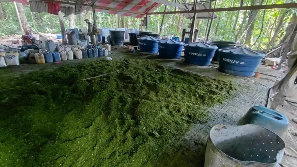 Operação Amazônia 2026 destrói laboratórios, pistas e toneladas de cocaína na fronteira com o Peru