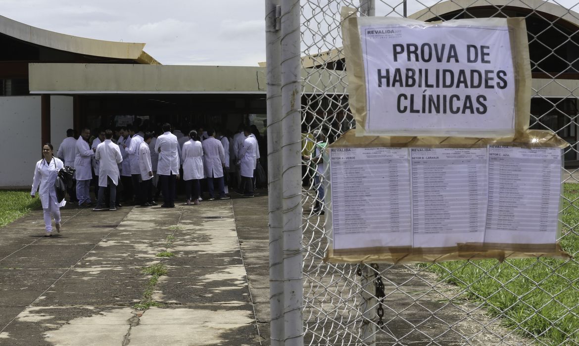 Revalida 2026/2: prazo de envio de diploma médico termina no dia 19