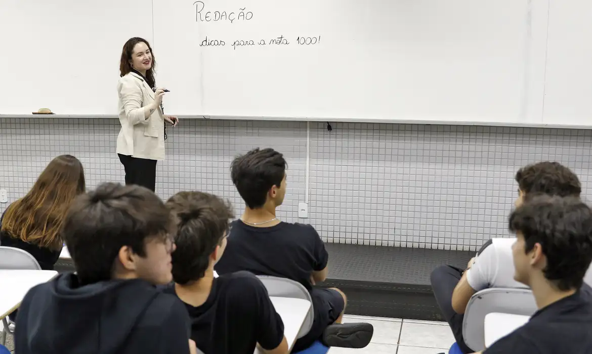 MEC e Inep divulgam Cartilha de Redação do Enem 2026 com critérios de avaliação e modelos comentados
