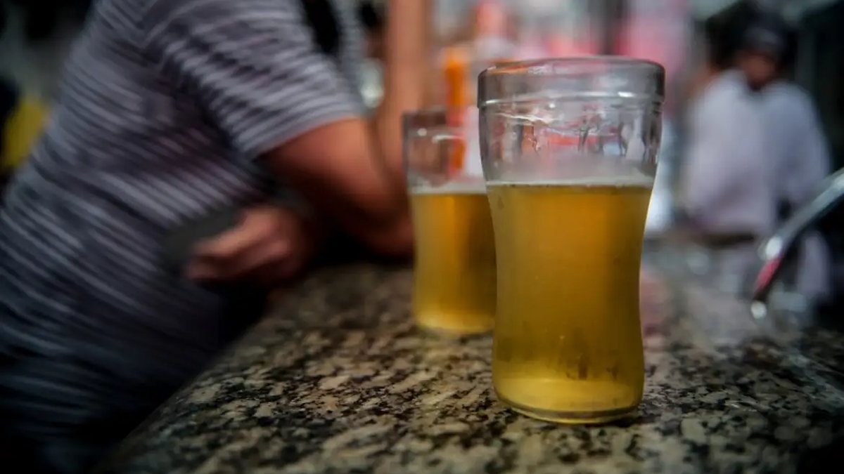 Bebedeira na adolescência pode afetar controle de impulsos e comportamento na vida adulta