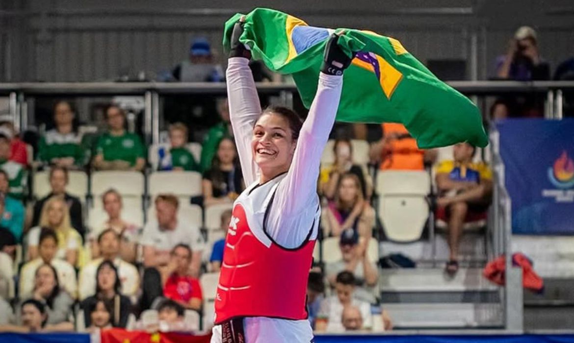 Maria Clara Pacheco brilha e conquista o ouro na 3ª etapa do Grand Prix de Taekwondo em Paris