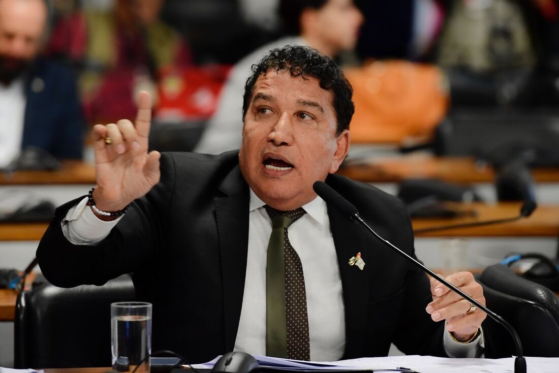 "Não adianta se pintar de verde e amarelo": Magno Malta diz que impeachment de Moraes é prioridade para a direita