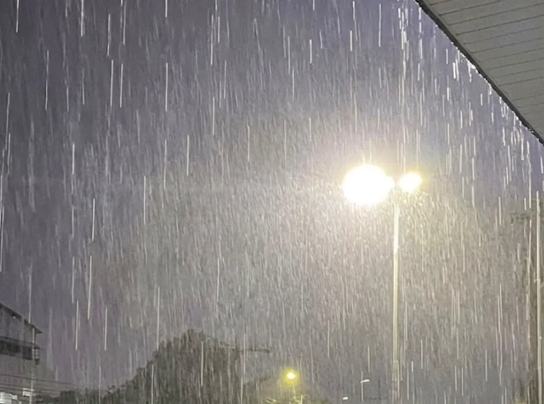 Manaus tem alerta para risco de alagamentos e tempestades; fumaça dispersa e ar é ‘bom’