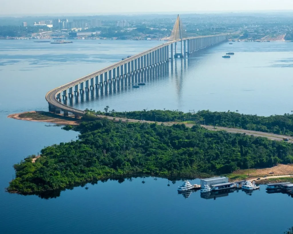 Manaus celebra 357 anos com avanços urbanos, dinamismo econômico e desafios na floresta
