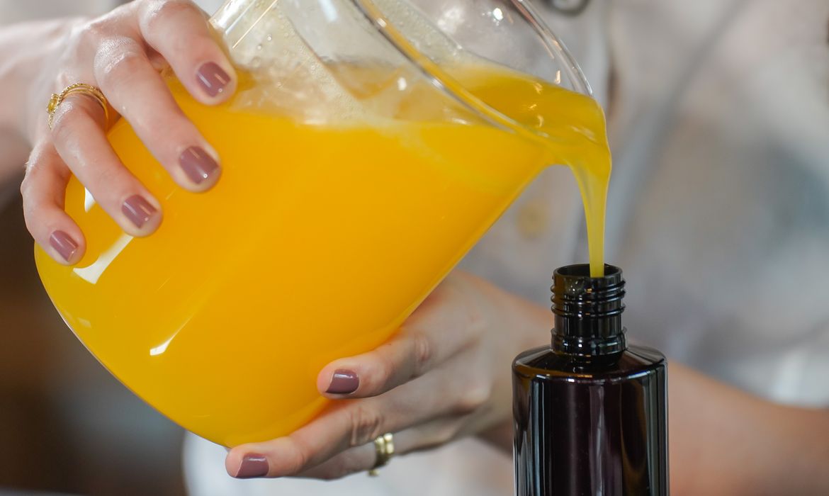 Anvisa e a produção artesanal: quais cosméticos podem ser feitos em pequena escala e as regras vigentes