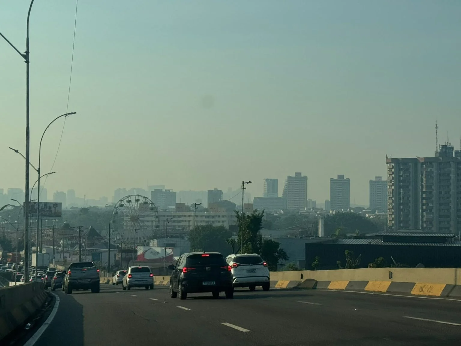Manaus sob fumaça, lidera poluição do ar no Brasil e enfrenta alerta de saúde