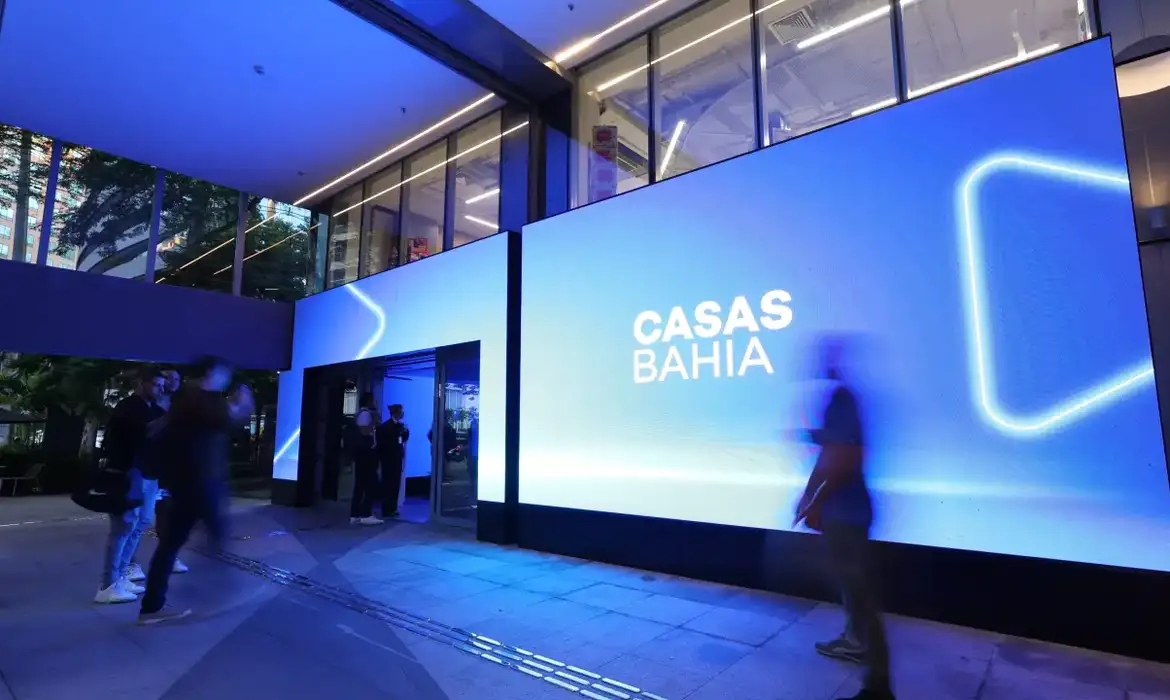 Justiça homologa acordo para indenizar trabalhadores demitidos das Casas Bahia