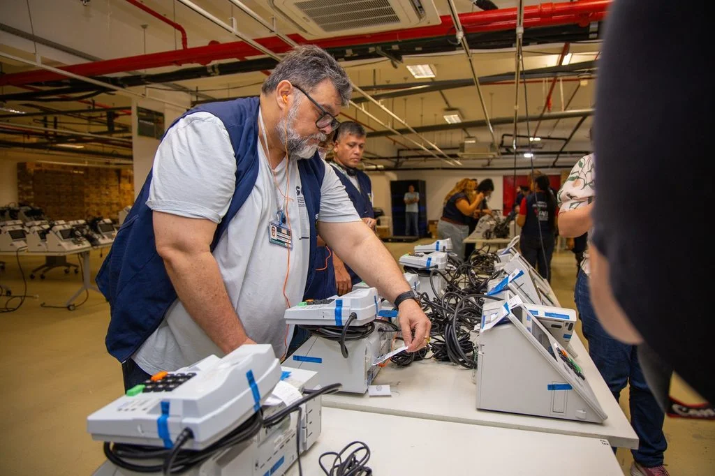 Carga e lacre:TRE-AM conclui preparação das urnas eletrônicas em Manaus